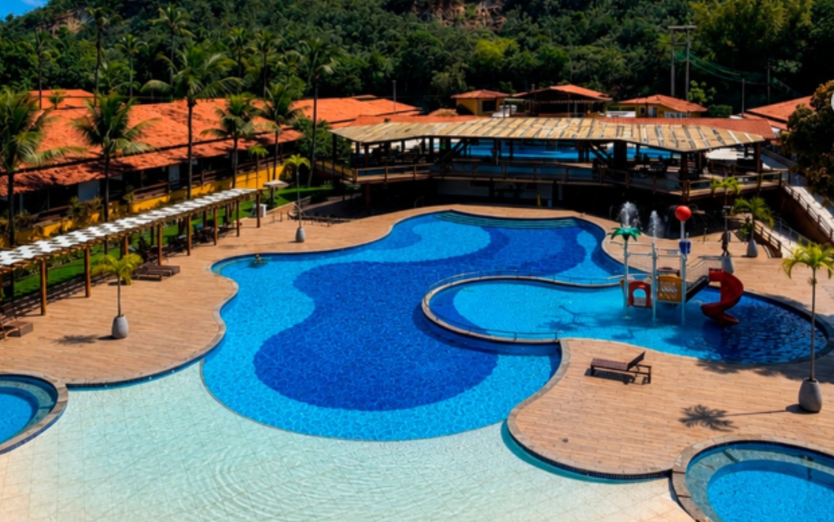 Vigilância sanitária é acionada após hóspedes passarem mal em resort na Bahia