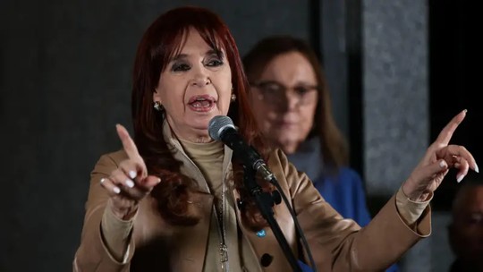 Cristina Kirchner condenada à prisão: 5 pontos da decisão da Suprema Corte argentina - Após a confirmação da condenação da ex-presidente argentina, explicamos o que vai acontecer a seguir, e como sua prisão pode impactar as eleições de meio de mandato.