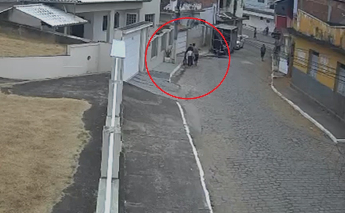 Homem ameaça matar criança de 10 anos em frente a escola em Itaperuna: 'Disse que ia picá-la e jogá-la para os peixes', relata delegado