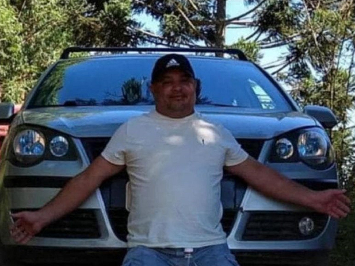 Mecânico morre ao ser atingido por galho durante corte de árvore em MG