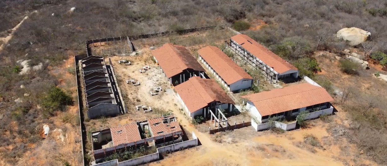 Obras Inacabadas: escola de quase R$ 3 milhões vai ser demolida sem nunca ter sido usada no Sertão da Paraíba