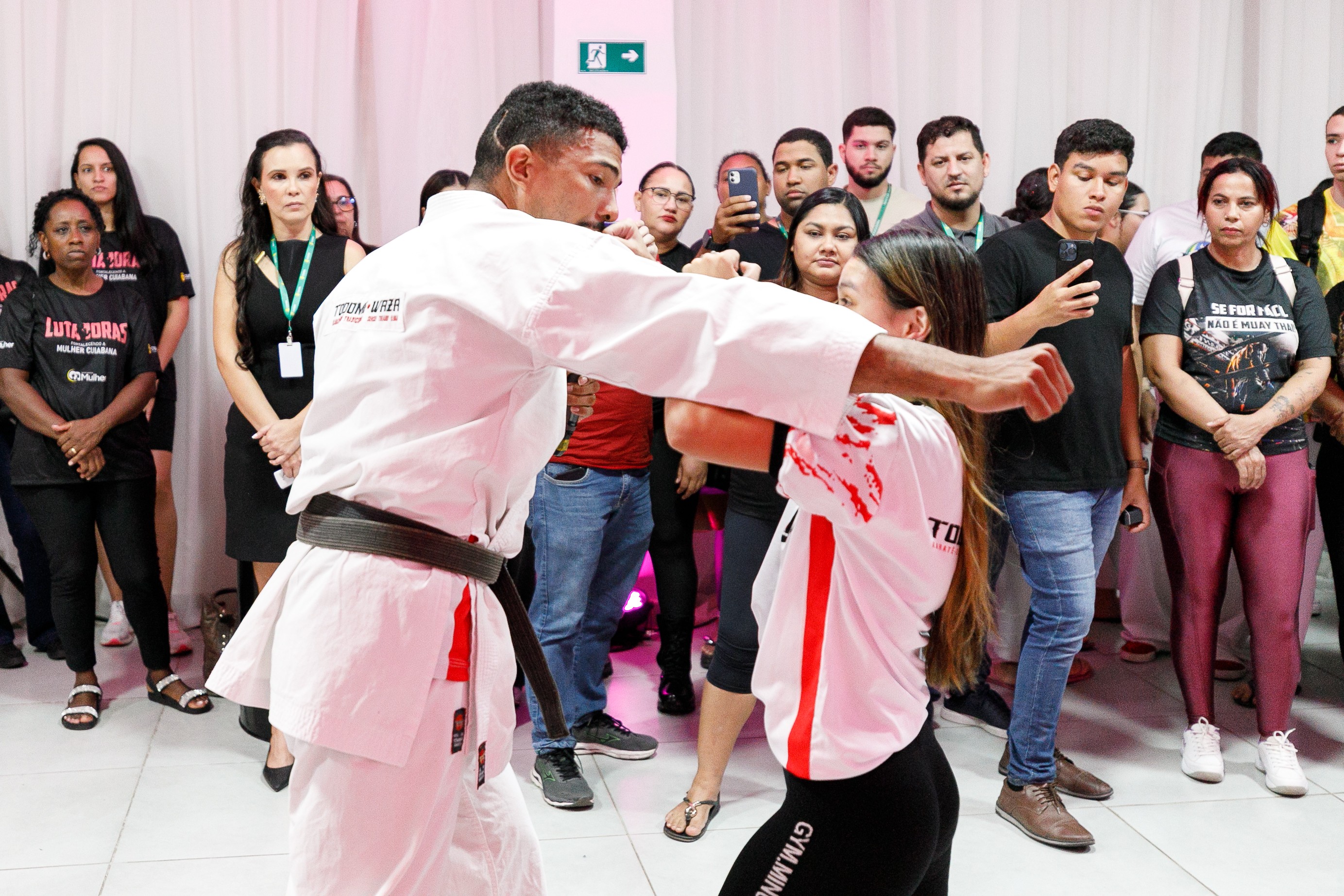 Inscrições para curso gratuito de defesa pessoal para mulheres em Cuiabá podem ser feitas até esta segunda