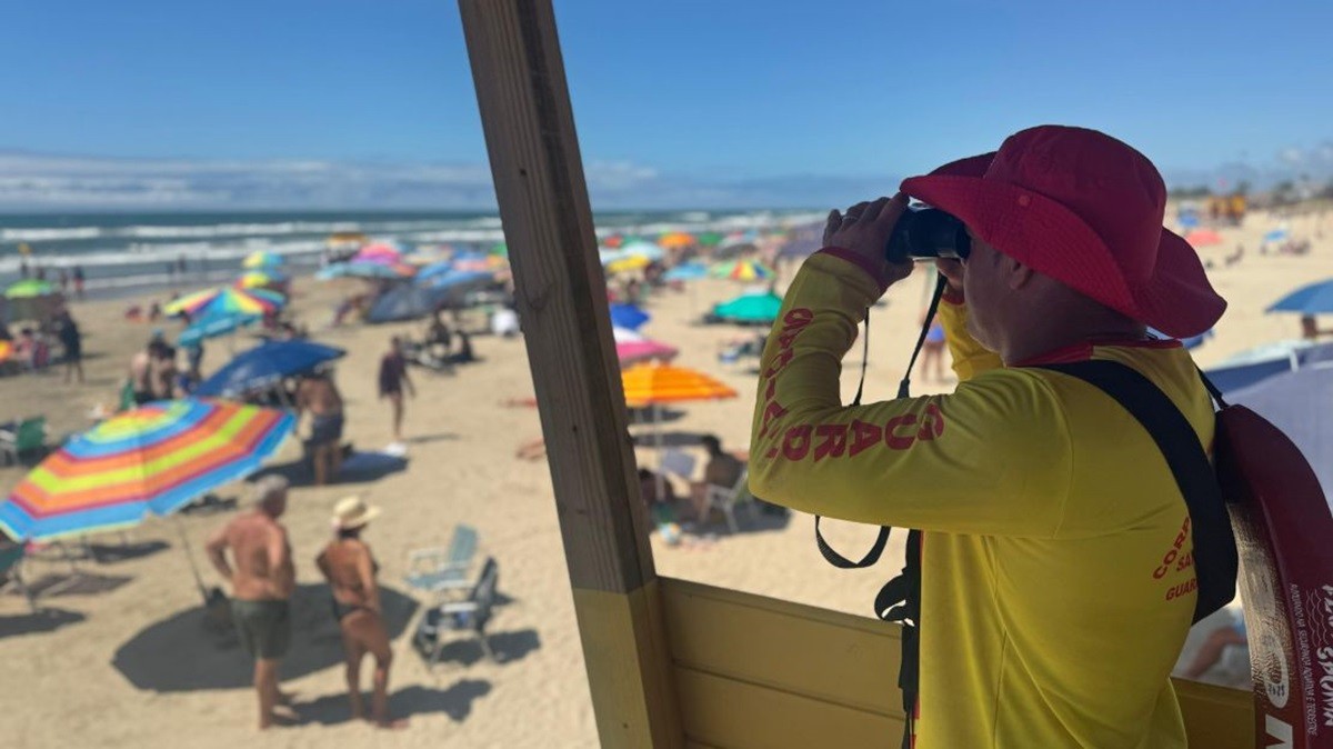 Quer ser guarda-vidas no verão em SC? Curso de voluntários abre inscrições com ajuda de custo 