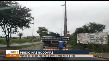 Agente da PRF orienta sobre os perigos de 