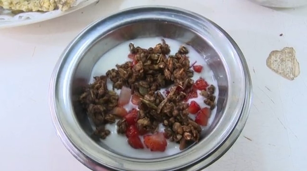 Entenda como sobras de tilápia podem ser usadas na fabricação de granola e barras de cereal no Paraná — Foto: Caminhos do Campo/RPC