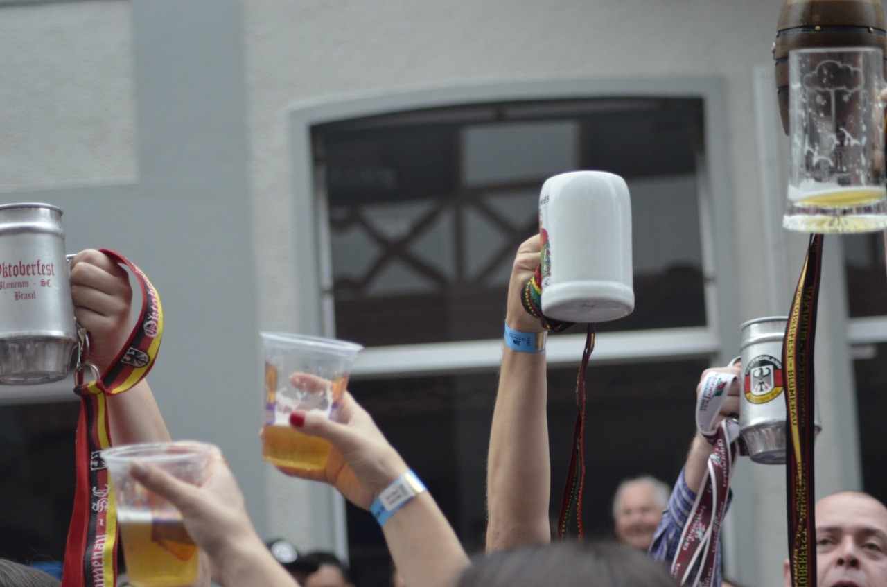 Oktoberfest de Blumenau abre vagas temporárias de trabalho; veja como se inscrever  