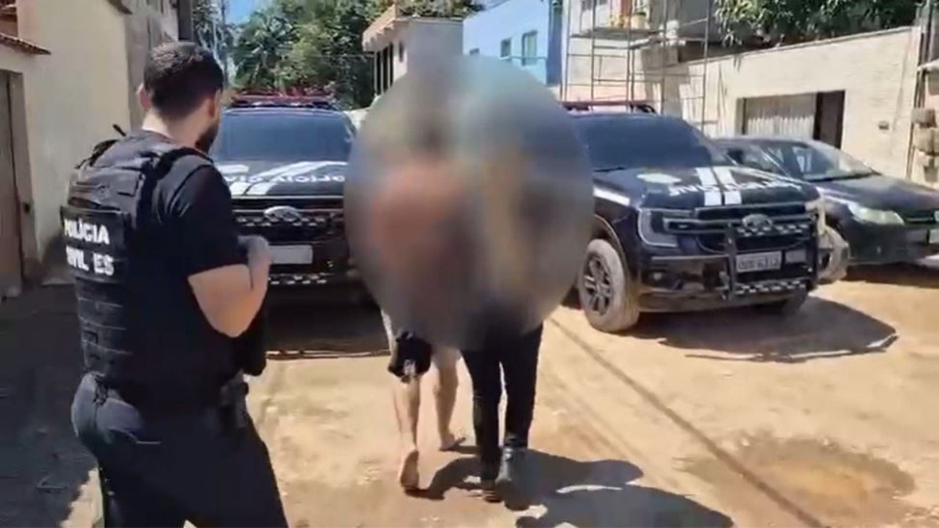 Chefe de grupo criminoso procurado por assassinato e tortura é preso dentro de casa em Guarapari
