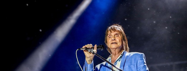 Roberto Carlos durante show em Natal — Foto: Alexandre Lago