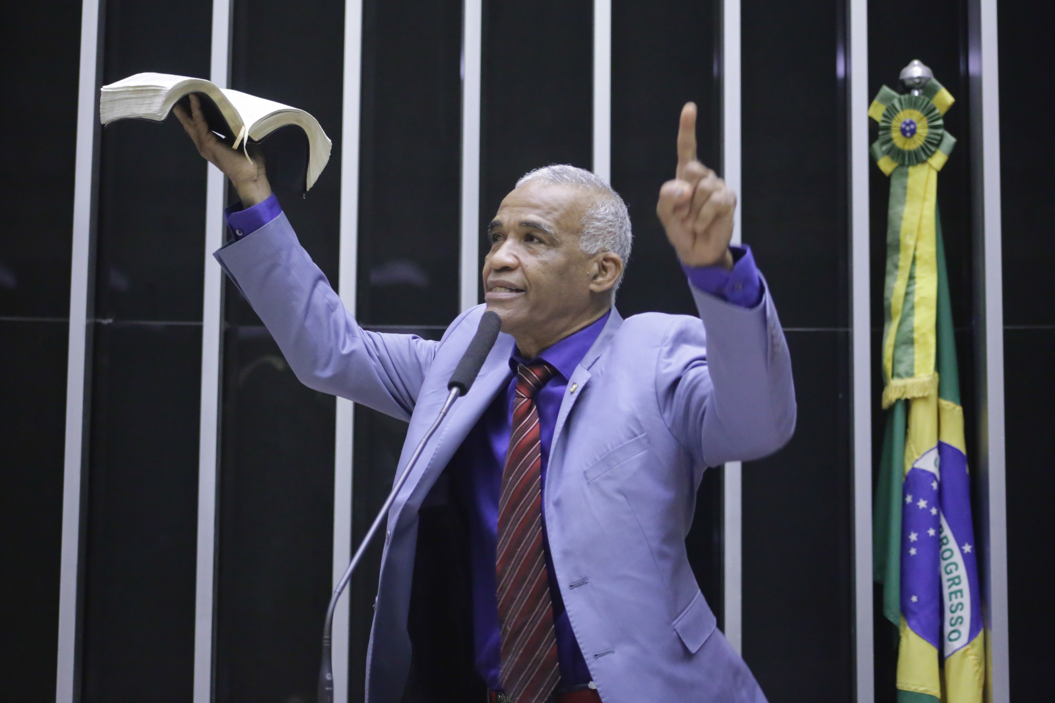 Deputado federal mais votado da Bahia já se autodeclarou 'ex-gay' e comanda centro de reabilitação denunciado por maus-tratos