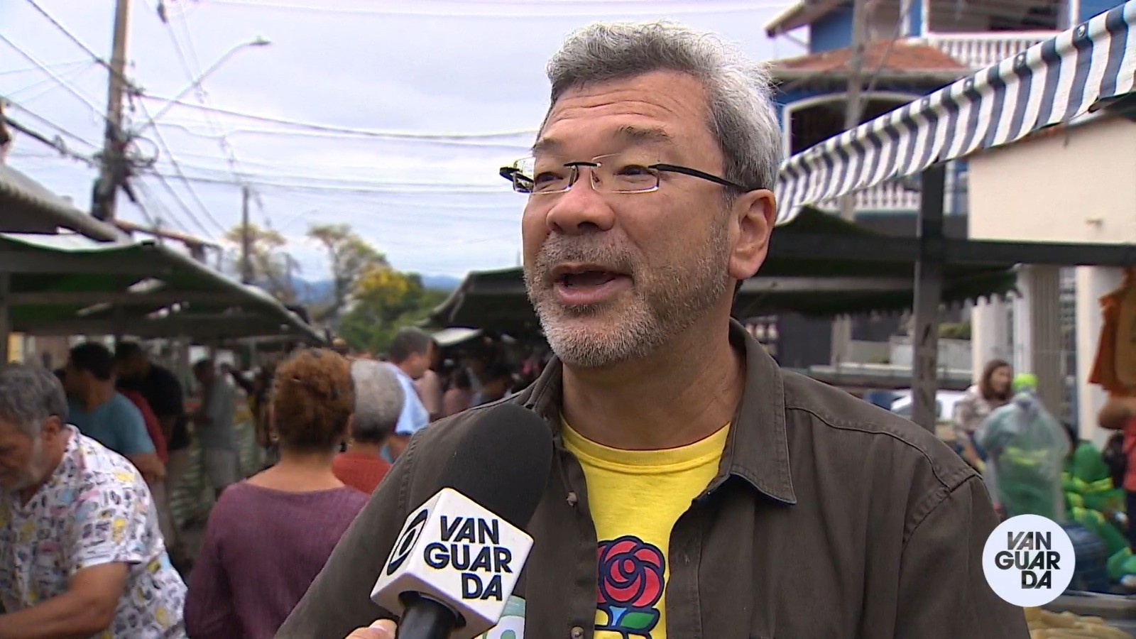 Pose para foto, autógrafos e santinhos recusados: veja como foi a sexta-feira dos candidatos à Prefeitura de São José dos Campos, SP