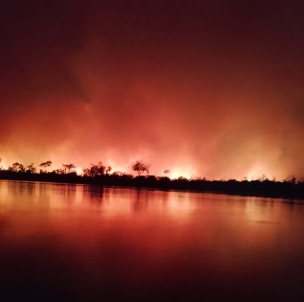 Incêndio na Aldeia Indígena Guató da Barra do São Lourenço ocorre desde a sexta-feira (11). — Foto: Imagem cedida/Silvestre Marques da Silva