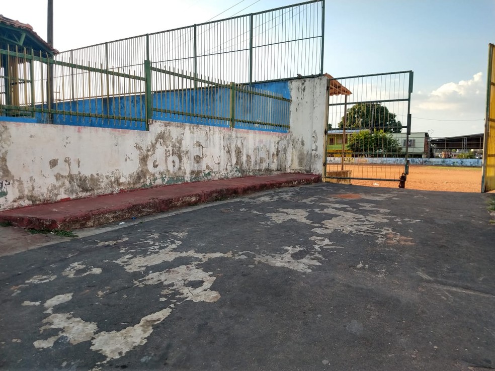 Assista: Homem morre e outras pessoas ficam feridas durante tiroteio em  campo de futebol na zona Leste de Manaus