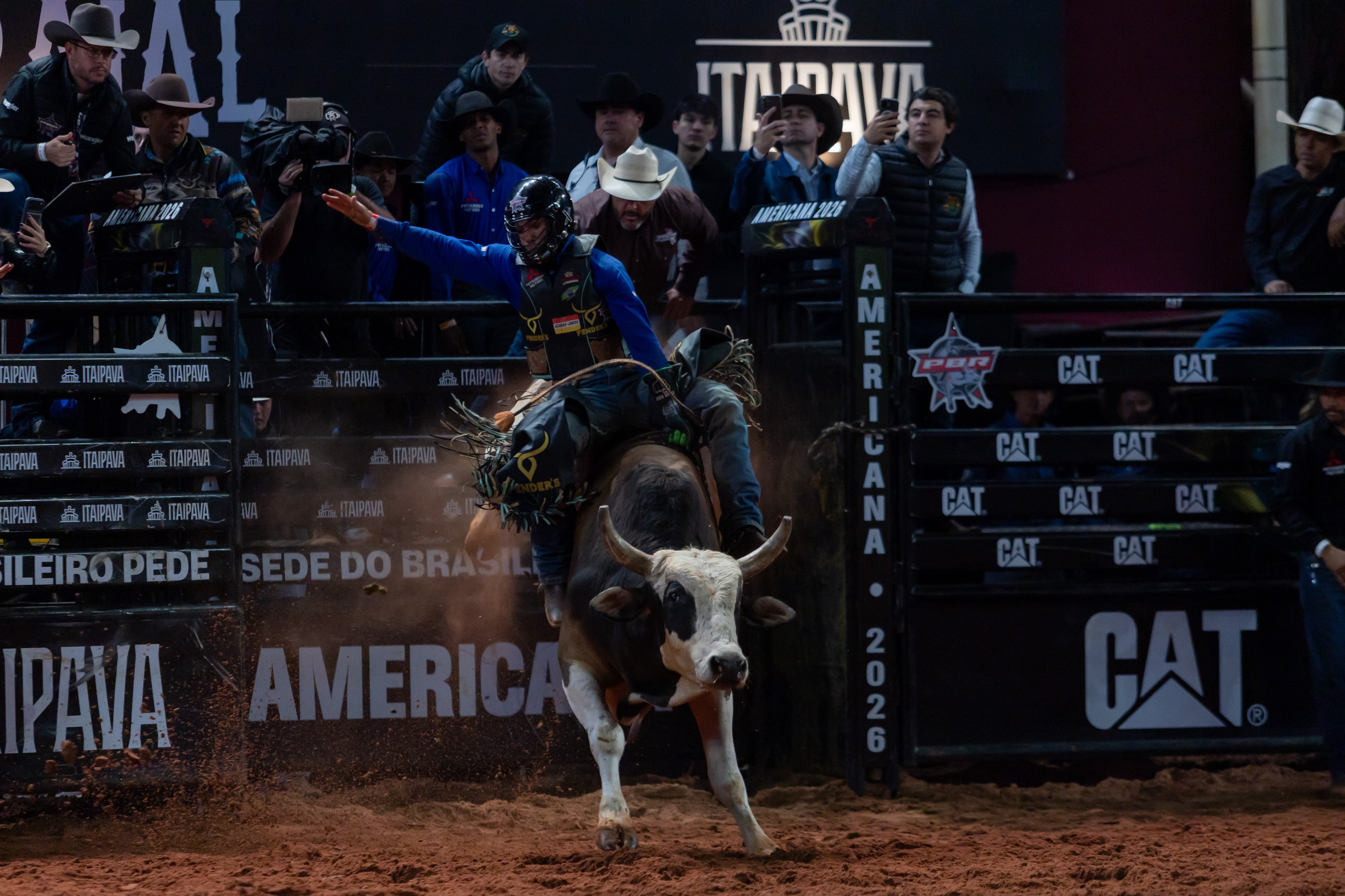 Final da etapa de Americana da PBR reuniu dez competidores na noite deste domingo (7) — Foto: Thomaz Marostegan