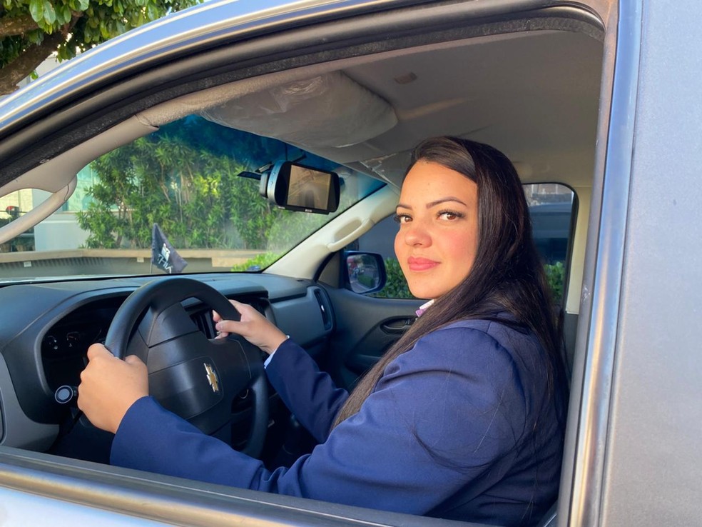 Maria Eduarda Bataliotti, de 27 anos, trabalha como agente funerária operacional e motorista em Presidente Prudente (SP) — Foto: Beatriz Jarins/g1