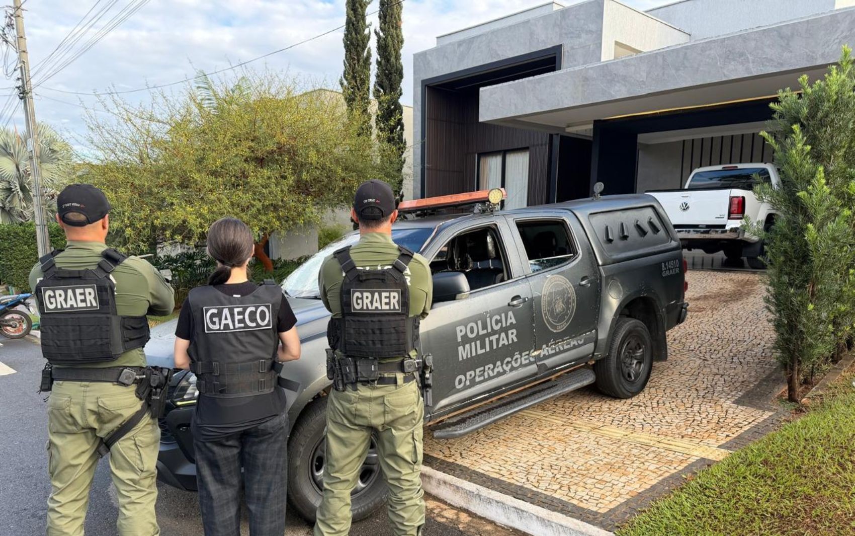 Operação contra grupo suspeito de usar contas em nome de adolescentes para movimentar dinheiro de traficantes do Comando Vermelho bloqueia R$ 28 milhões