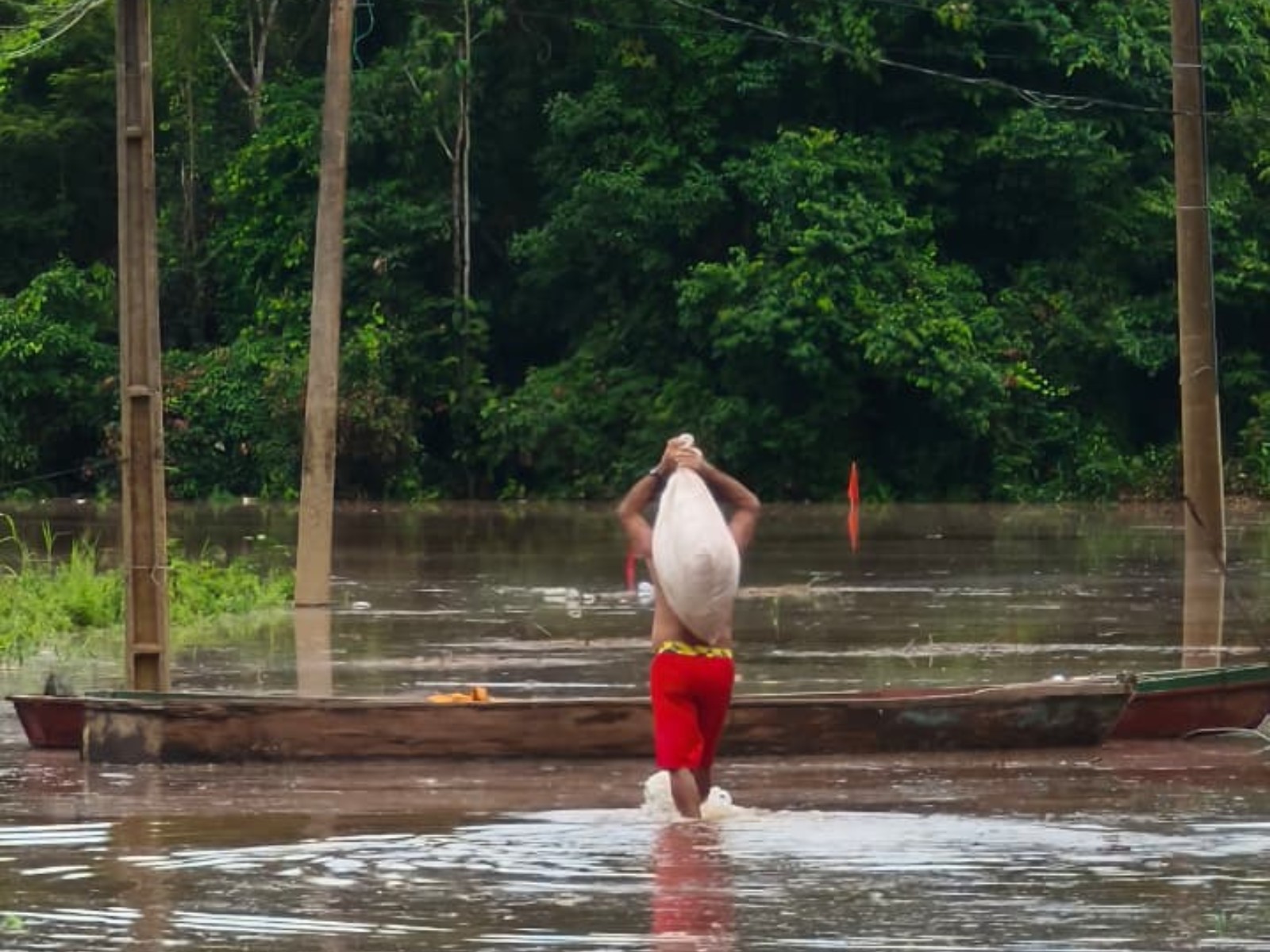 Em meio à cheia atípica, Rio Branco teve dezembro mais chuvoso da história