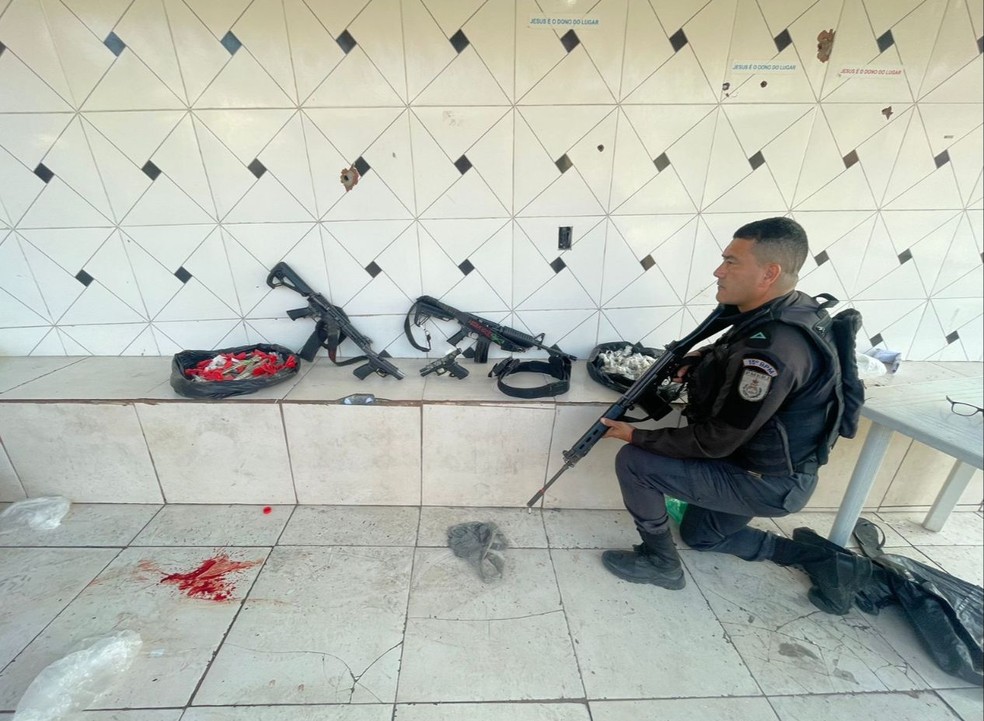 Operação da PM no Complexo da Mangueirinha — Foto: Divulgação