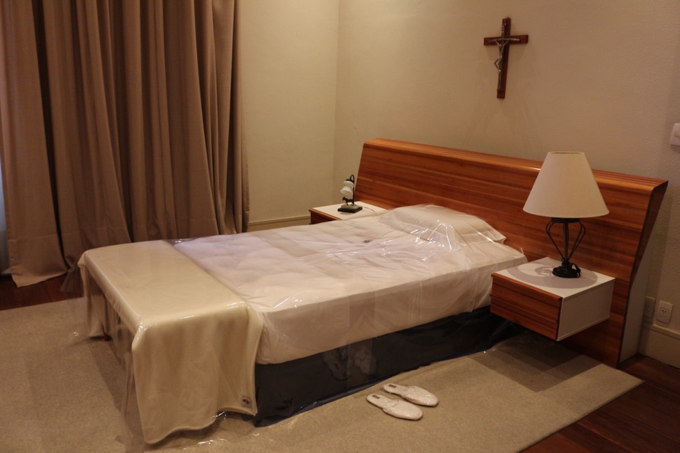 Foto atual do quarto em que Papa Francisco descansou durante visita a Aparecida, em 2013 — Foto: Divulgação/Pousada do Bom Jesus