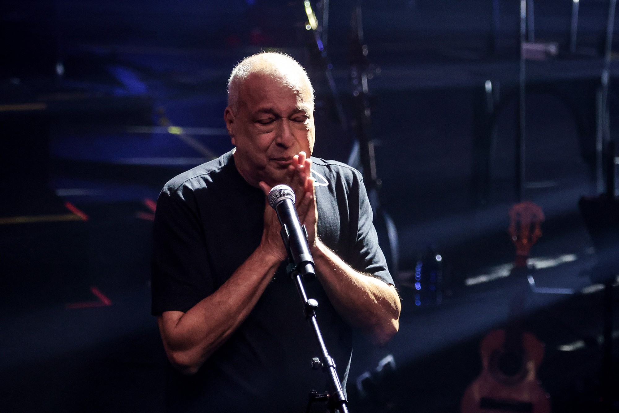 Choro de Sombrinha rega com emoção o tributo a Arlindo Cruz na gravação ao vivo do show ‘50 anos’ no Rio de Janeiro
