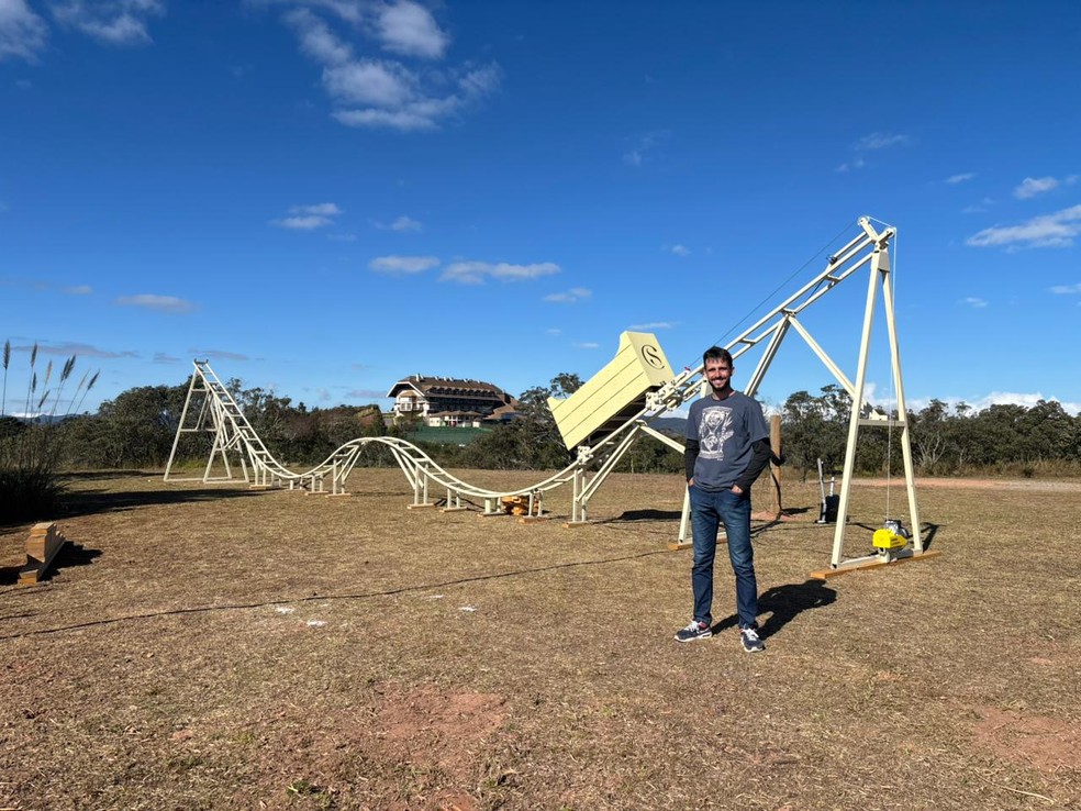 Gustavo Machado, que trabalha no Cacau Park, em Itu (SP), construiu uma montanha-russa em resort am Águas de Lindóia (SP) — Foto: Arquivo pessoal
