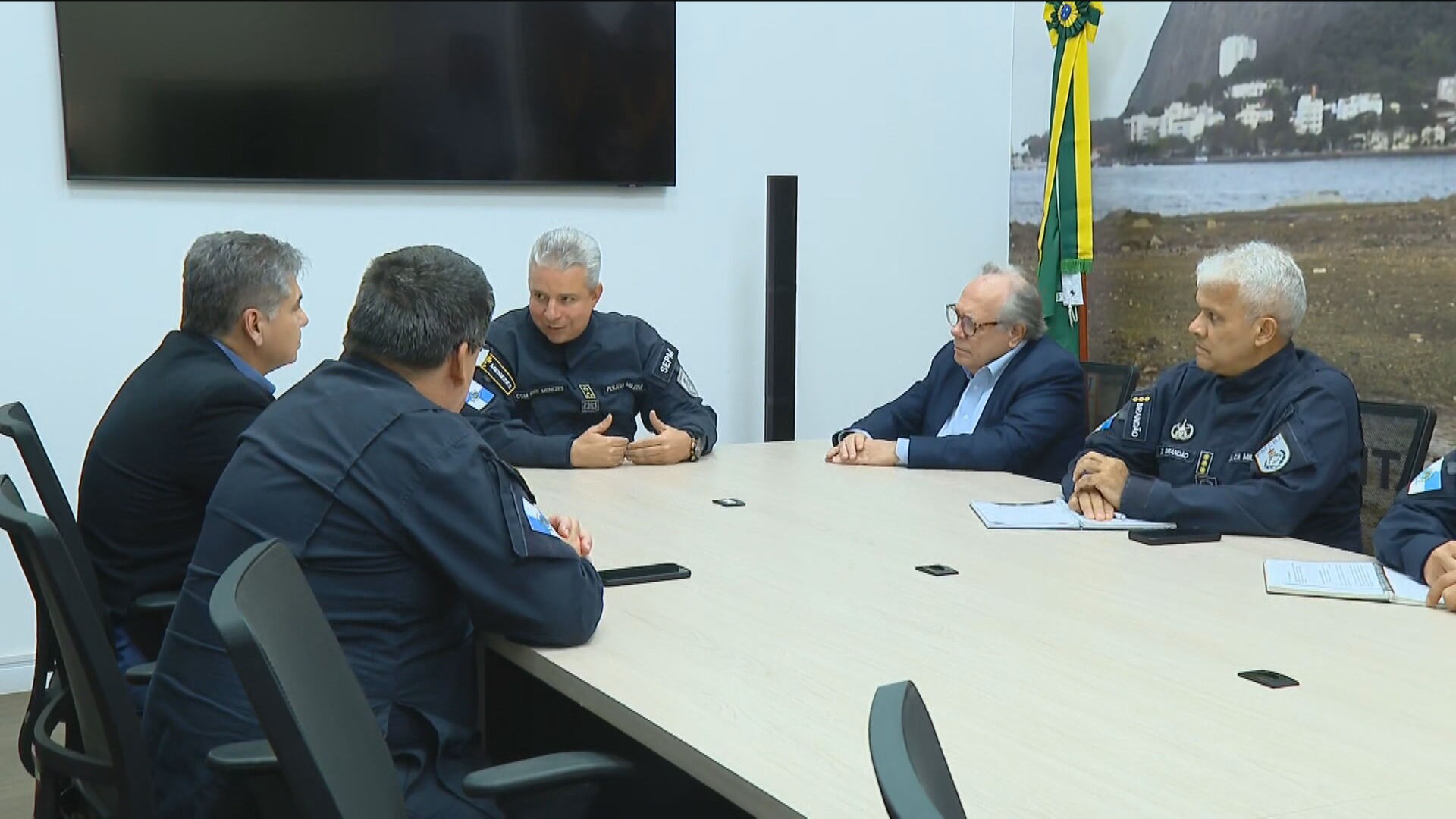 PM e sindicato de empresas de ônibus se reúnem para combater uso de coletivos como barricadas no RJ  