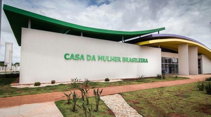 Homem agride esposa e amigo que a levou para prestar queixa na Casa da Mulher em Campo Grande