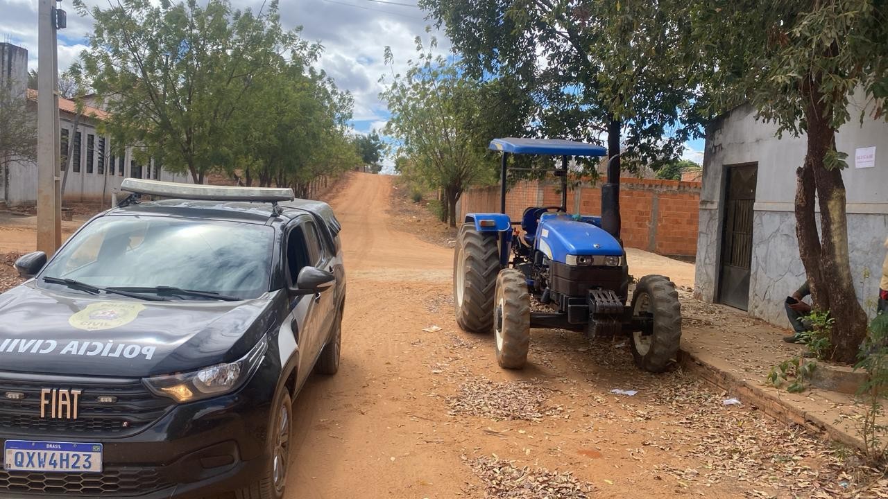 Três são presos em Januária e Montes Claros suspeitos de integrar grupo que furtava tratores no Sul de MG