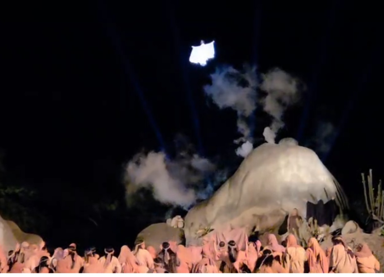Cena de Jesus subindo ao céu na Paixão de Cristo surpreende público em Nova Jerusalém; veja VÍDEO