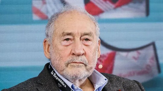Líderes deveriam fazer como Lula e reagir com coragem a bullying de Trump, diz Nobel de economia - 'Trump minou a democracia e o Estado de Direito nos EUA – talvez de forma irreparável. Não se deve permitir que ele faça o mesmo em outros lugares', disse Joseph Stiglitz.
