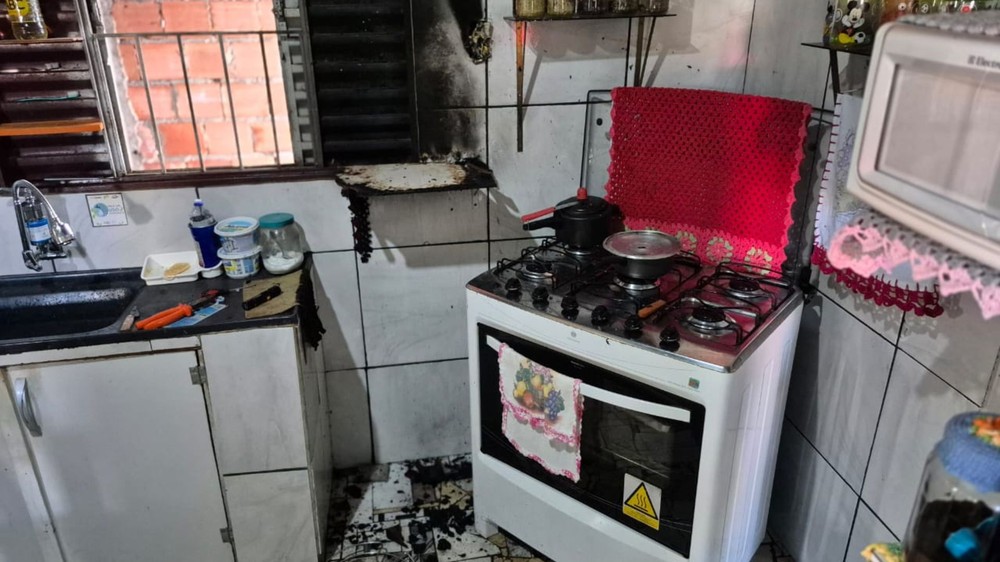 Cozinha explode após morador fazer teste de vazamento de gás com isqueiro em Uberlândia