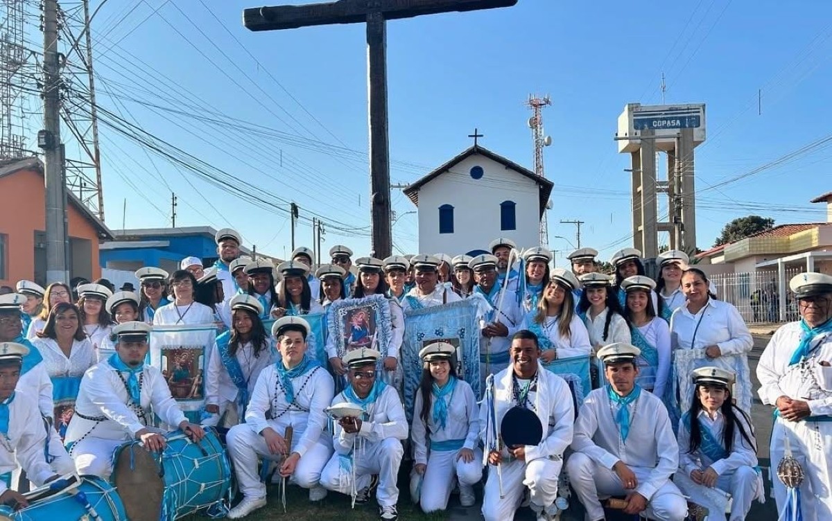 Festa com realeza, batuques e dois mil dançarinos: conheça a tradição que move uma cidade no interior de MG