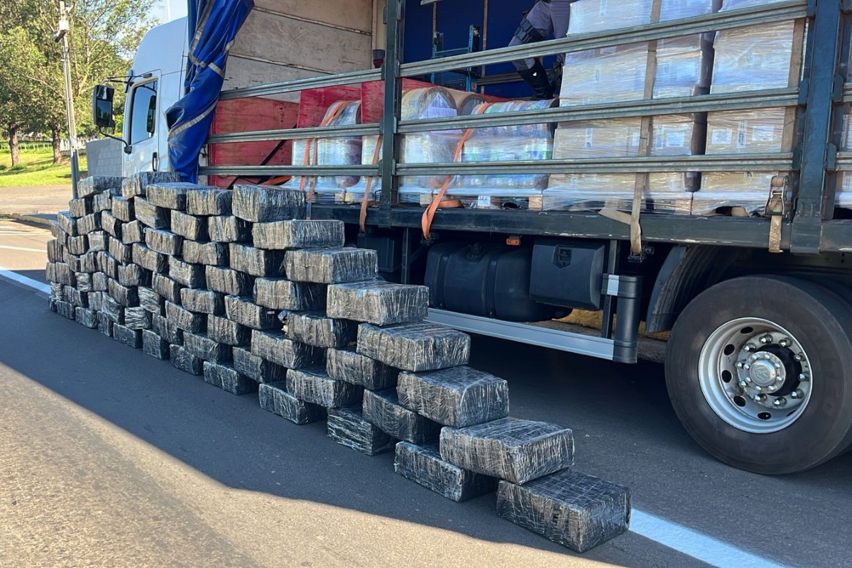 Homem é preso com 1,5 tonelada de maconha escondida em caminhão na Rodovia Raposo Tavares