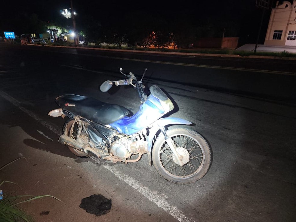 Os dois ocupantes da motocicleta morreram no acidente. — Foto: Divulgação/Polícia Rodoviária Federal