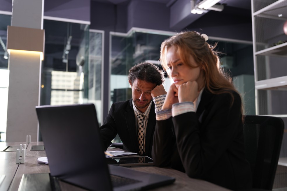 Mulheres se sentem menos à vontade para admitir erros em ambientes dominados por homens, aponta estudo — Foto: Adobe Stock