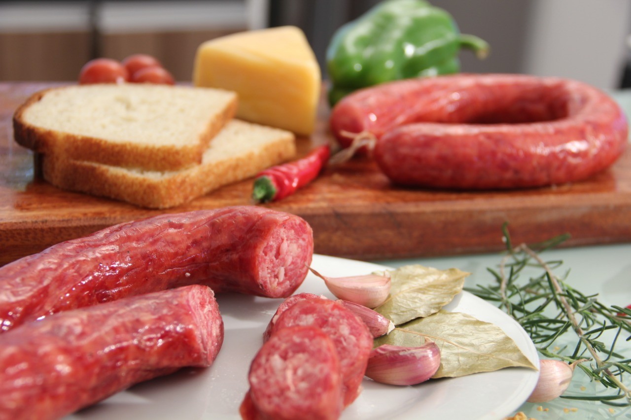 Com sabores artesanais, shows e barraquinhas, 1ª edição do Festival da Linguiça acontece em Juiz de Fora; confira programação