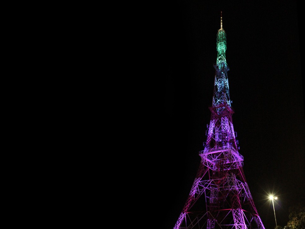 Torre da TV Morena, em Campo Grande.  — Foto: Lucas Lourenço/G1 MS