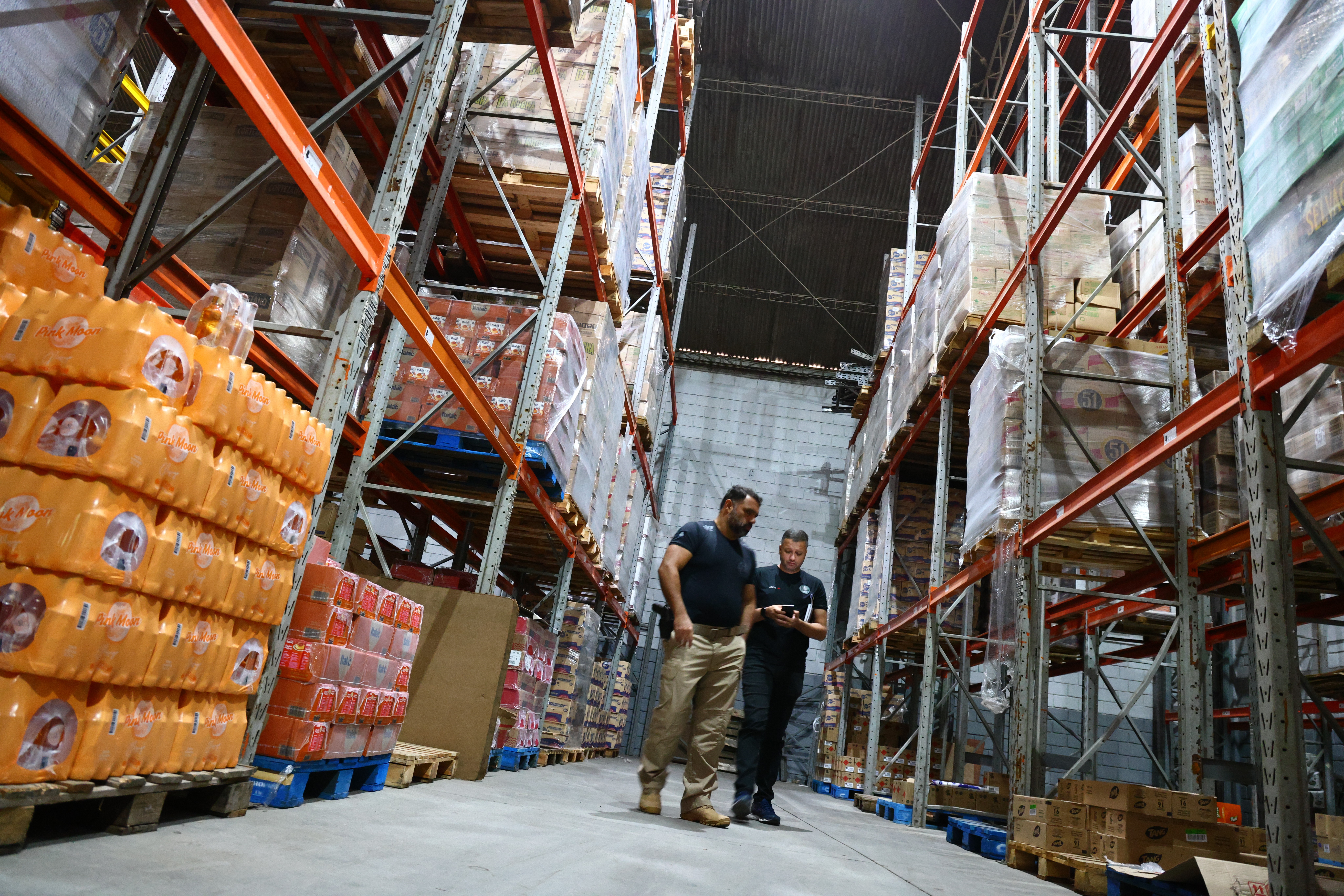 Operação apreende mais de 182 mil litros de bebidas alcoólicas ilegais em MG