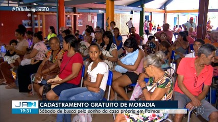 Centenas de pessoas buscam cadastro para o Minha Casa Minha Vida