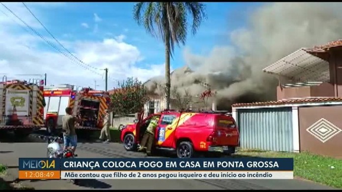 Casa pega fogo e fica destruída após criança brincar com vela no Oeste de  SC - Éder Luiz Notícias