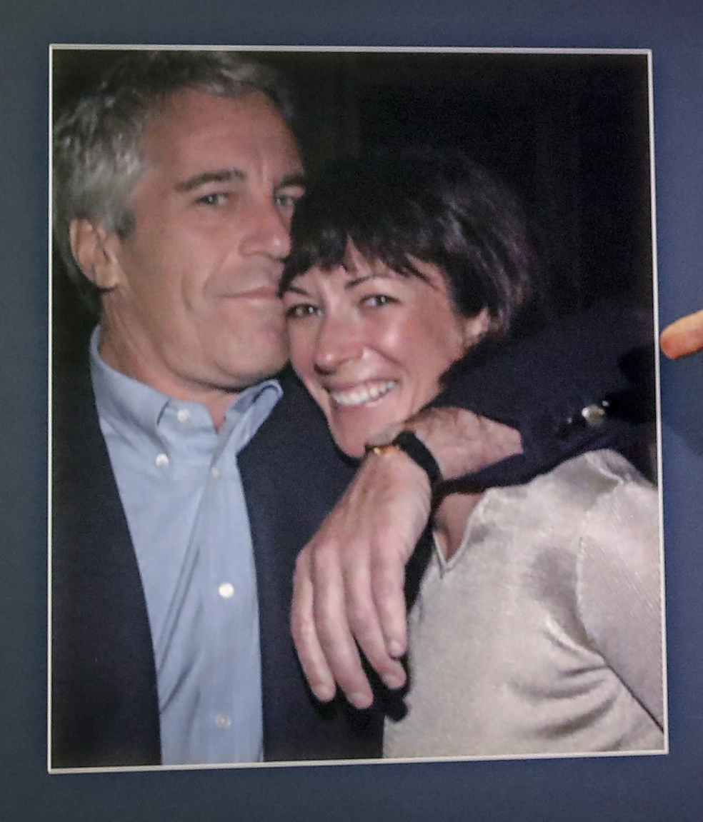 Jeffrey Epstein e Ghislaine Maxwell. — Foto: John Minchillo/Associated Press