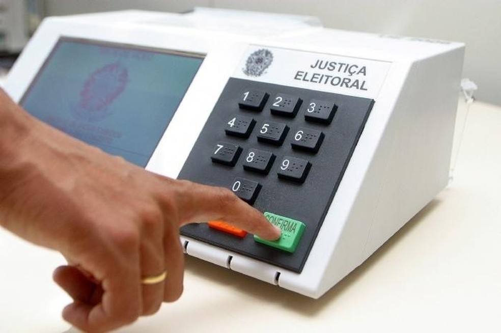 pessoa-negra-votando Eleitores de Cabedelo enfrentam nova ida às urnas em intervalo inferior a seis meses; veja o motivo