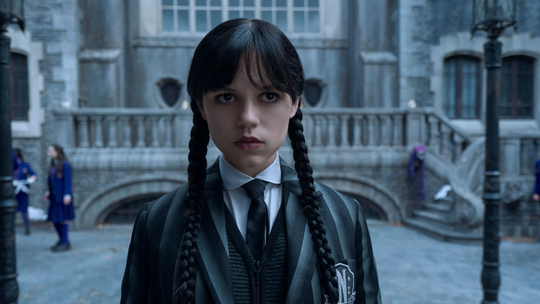 'Wandinha' retorna com 2ª temporada focada na família e nas mulheres - Jenna Ortega fala sobre experiência de viver personagem de novo: 'Sempre fui muito protetora da personagem. Só quero ter certeza de que estamos sempre fazendo justiça a ela'.