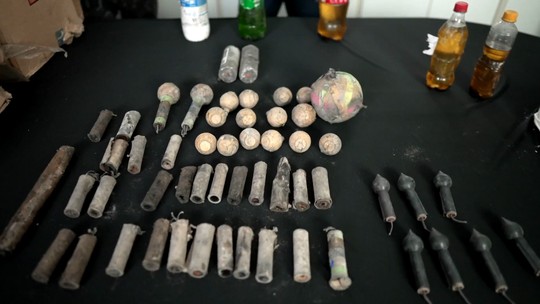 Polícia retirou mil foguetes e bomba com 1 kg de pólvora de casa que explodiu - Foto: (Reprodução/TV Globo/Fantástico)
