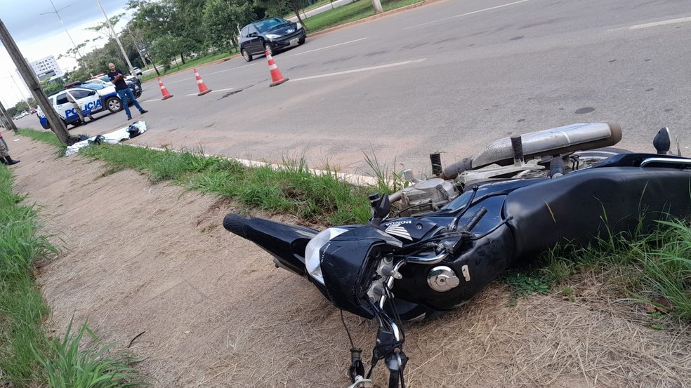 Duas pessoas morreram após batida envolvendo motocicleta — Foto: Marcos Andrey Rodrigues Martins/Divulgação