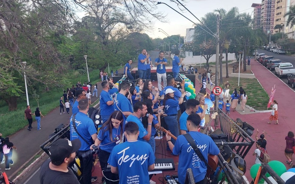 Trio elétrico conduziu Marcha para Jesus em São José do Rio Preto (SP) — Foto: Foto: Madelyne Boer/TV TEM
