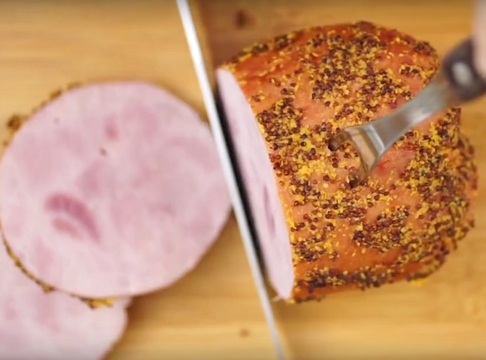 Tender com mostarda ao molho de laranja — Foto: Rafael Aflafo/Cansei de Miojo