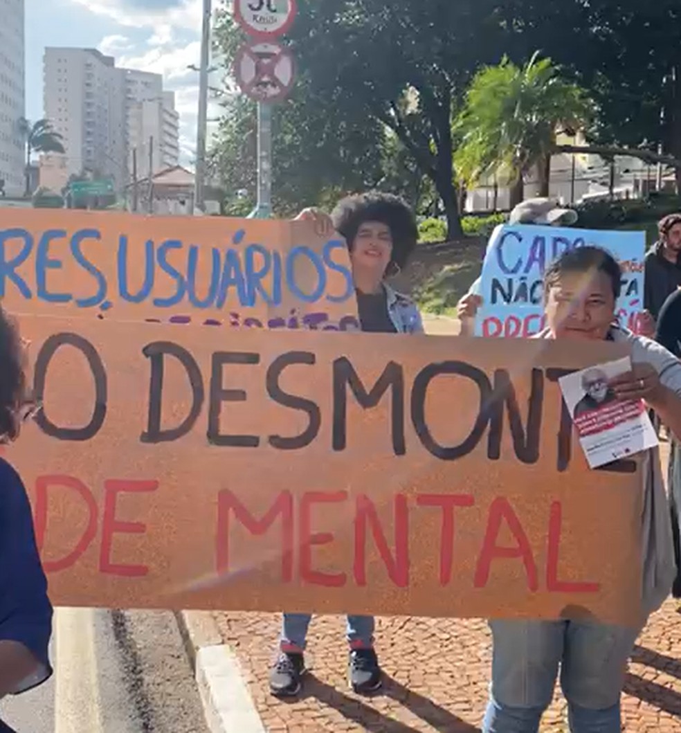 Protesto de funcionários do Cândido Ferreira interdita Avenida Anchieta, em Campinas (SP). — Foto: Reprodução