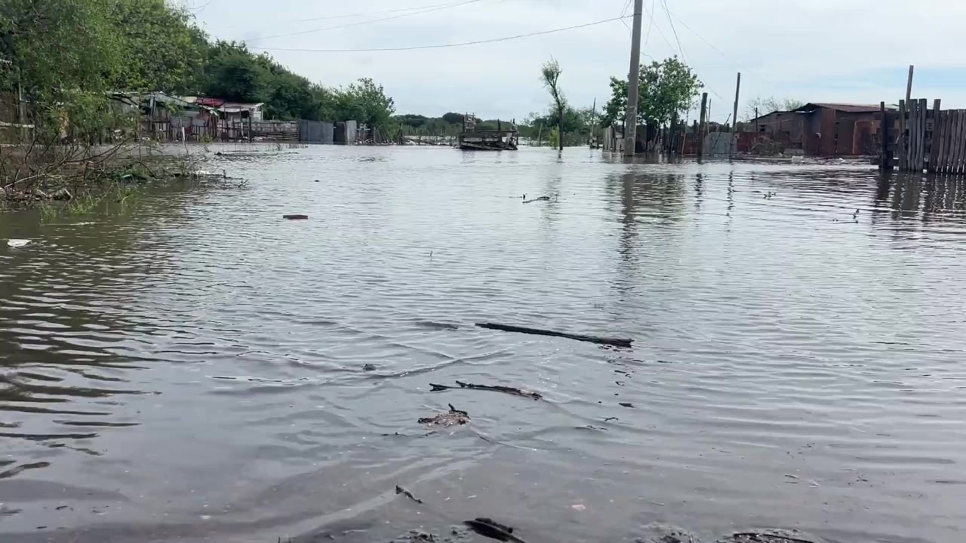 Rios sobem e deixam mais de 300 pessoas fora de casa na Fronteira Oeste do RS; previsão é de mais chuva