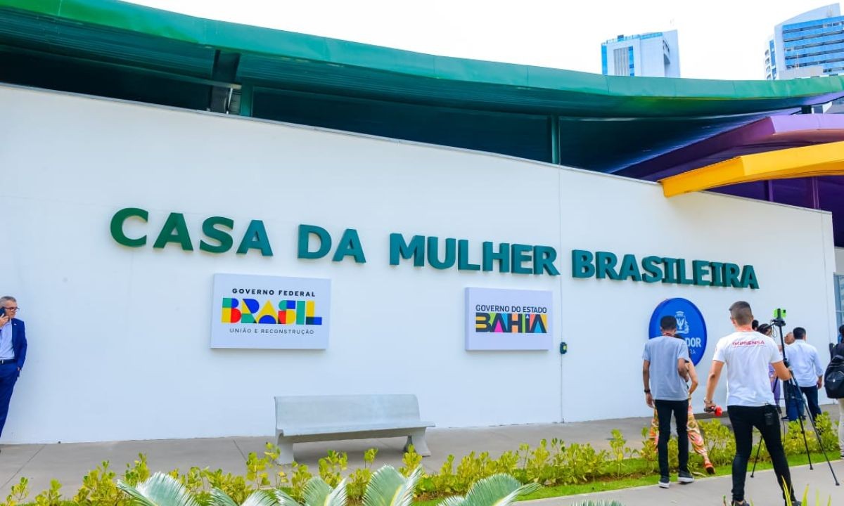 Ginecologista é preso suspeito de usar óculos com câmera para filmar paciente durante consulta em Salvador