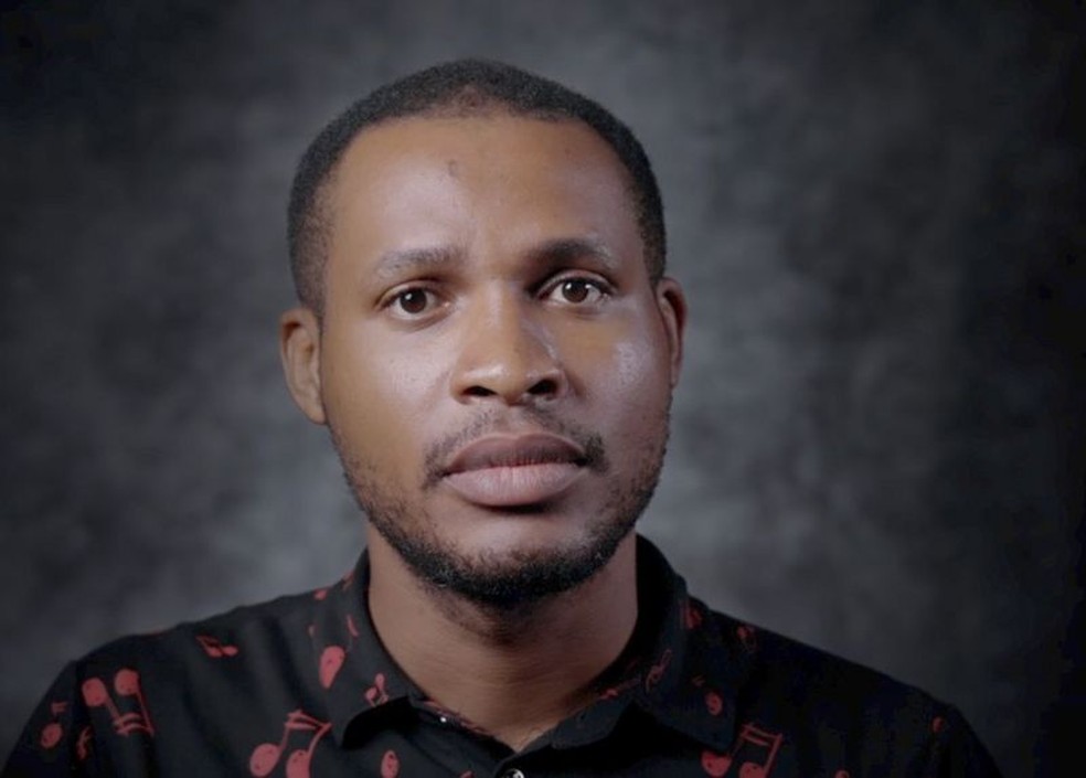 'Ele nos mantinha em escravidão, total e absoluta escravidão. Ajoke teve ousadia suficiente para confrontá-lo. Eu a considero uma heroína', diz Emmanuel, antigo membro da igreja — Foto: BBC
